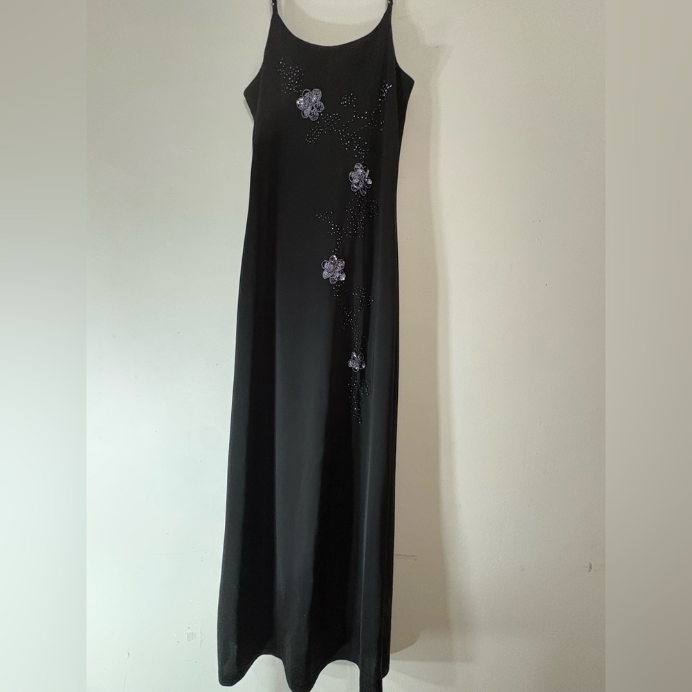 Elegant Black Dress with Floral Embellishments